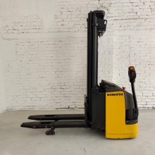 Штабелер  электрический поводковый б/у Komatsu 2т 4,4м
