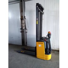 Б/У Штабелер электрический поводковый Komatsu 1,05т  3,55 м