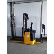 Б/У Штабелер электрический поводковый Komatsu 1,4т  2,9 м