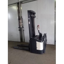 Поводковый электрический штабелер CROWN 2300  1,4 т 4,8 м