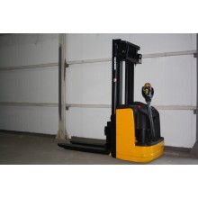 Б/У Штабелер электрический поводковый Komatsu 2т 2,90м 