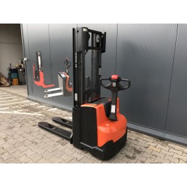 Штабелер электрический поводковый Toyota BT SWE 120 1,2т 4.2м-высота подъема